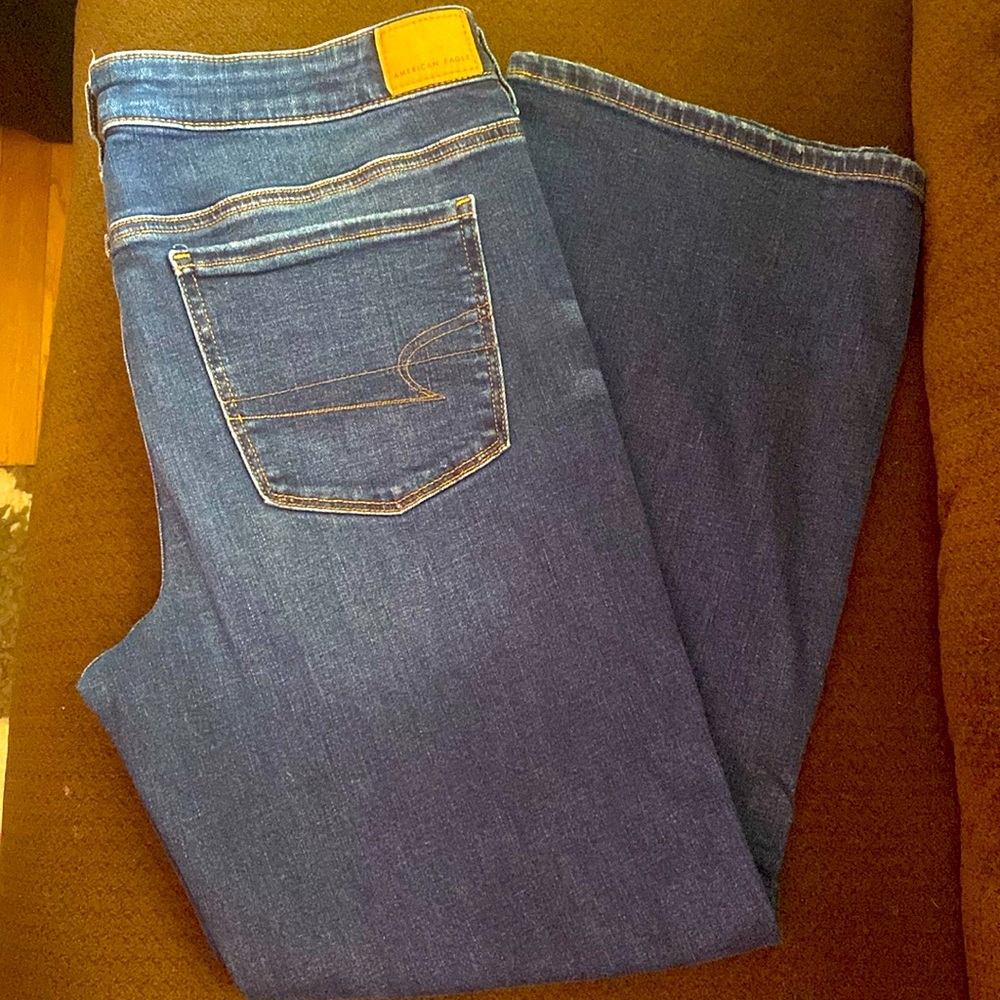 Dark wash American Eagle Jeans!!